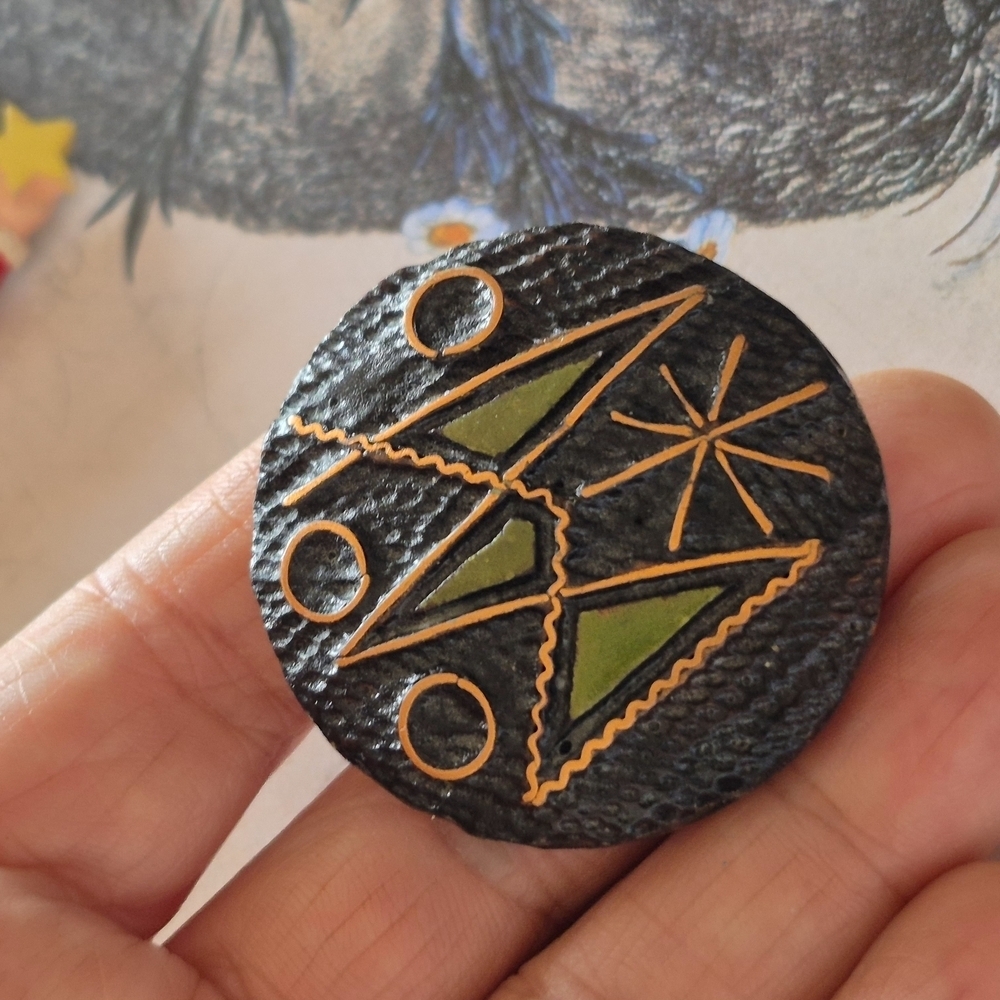 Geometric Black and Gold Button - Picture 3 of 5